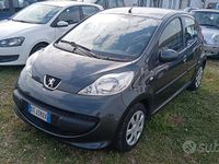 Usata Peugeot 107 68 CV (50 kW) 2008 Grigio Utilitaria
