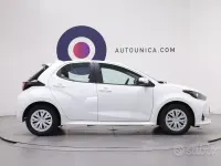 Usata Toyota Yaris Hybrid Lounge 92 CV (67 kW) 2024 Bianco Berlina