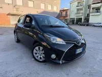 Usata Toyota Yaris 90 CV (66 kW) 2015 Nero Utilitaria