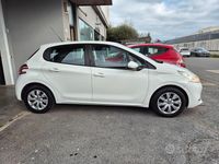 Usata Peugeot 208 Active 82 CV (60 kW) 2014 Bianco Utilitaria