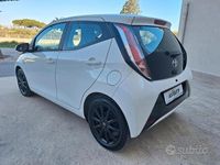 Usata Toyota Aygo X-play 69 CV (50 kW) 2015 Bianco Utilitaria