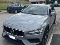 Usata Volvo V60 CC Core 197 CV (144 kW) 2024 Grigio Station wagon