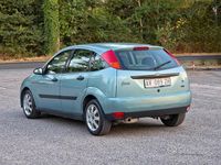 Usata Ford Focus Ghia 100 CV (73 kW) 2002 Blu Berlina
