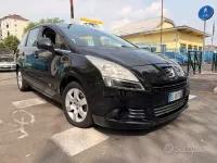Usata Peugeot 5008 112 CV (82 kW) 2012 Nero Monovolume