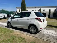 Usata Toyota Yaris Lounge 69 CV (50 kW) 2014 Bianco Utilitaria