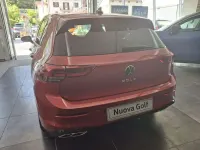 Usata VW Golf VIII R-line 150 CV (110 kW) 2023 Rosso Utilitaria