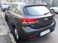 Usata Kia Rio 84 CV (61 kW) 2019 Grigio Berlina