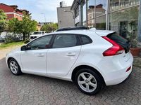Usata Volvo V40 120 CV (88 kW) 2015 Bianco Berlina