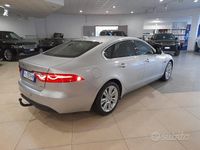 Usata Jaguar XF Portfolio 180 CV (132 kW) 2019 Argento Berlina