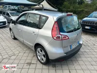 Usata Renault Scénic Dynamique 110 CV (80 kW) 2011 Grigio Monovolume