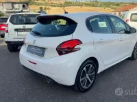 Usata Peugeot 208 Allure 100 CV (73 kW) 2015 Bianco Utilitaria