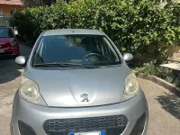 Usata Peugeot 107 68 CV (50 kW) 2013 Grigio Utilitaria