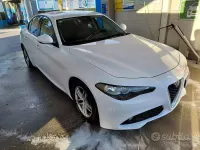 Usata Alfa Romeo Giulia 150 CV (110 kW) 2016 Bianco Berlina