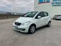 Usata Mercedes A180 Avantgarde 109 CV (80 kW) 2011 Bianco Utilitaria