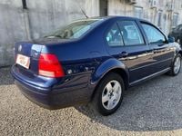Usata VW Bora Trendline 105 CV (77 kW) 2001 Blu Berlina