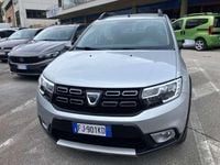 Usata Dacia Sandero 90 CV (66 kW) 2017 Griio metallizzato Berlina