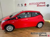 Usata Toyota Aygo Cool 72 CV (52 kW) 2020 Rosso Utilitaria