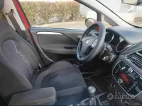 Usata Fiat Punto 77 CV (56 kW) 2015 Rosso Utilitaria