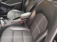 Käytetty Mercedes B200 136 HP (100 kW) 2014 Musta Tila-auto