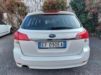 Usata Subaru Legacy Comfort 150 CV (110 kW) 2010 Bianco Station wagon