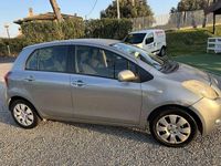 Usata Toyota Yaris Sol 69 CV (50 kW) 2006 Argento Berlina