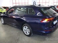 Usata VW Golf VIII Life 131 CV (96 kW) 2022 Blu Station wagon
