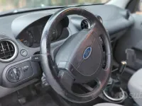 Usata Ford Fiesta Ghia 80 CV (58 kW) 2002 Grigio Utilitaria