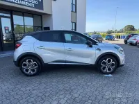 Usata Renault Captur Techno 101 CV (74 kW) 2023 Grigio SUV