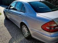 Usata Mercedes E220 Classic 150 CV (110 kW) 2006 Argento Berlina
