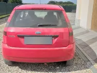 Usata Ford Fiesta 75 CV (55 kW) 2005 Rosso Utilitaria