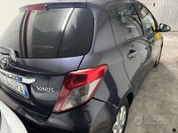 Usata Toyota Yaris 75 CV (55 kW) 2012 Blu Berlina
