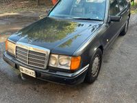 Usata Mercedes E250 140 CV (102 kW) 1987 Nero Berlina