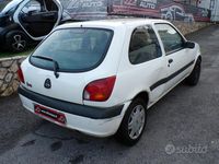 Usata Ford Fiesta 74 CV (54 kW) 2002 Bianco Berlina