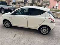 Usata Lancia Ypsilon 69 CV (50 kW) 2014 Bianco Utilitaria