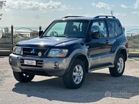 Usata Mitsubishi Pajero Intense 160 CV (117 kW) 2005 Blu SUV