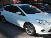 Usata Ford Focus Individual 125 CV (91 kW) 2013 Bianco Berlina