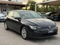 Usata VW Golf VIII Life 116 CV (85 kW) 2022 Gray Berlina