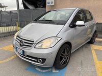 Usata Mercedes A180 Avantgarde 109 CV (80 kW) 2010 Grigio Berlina