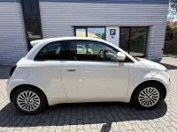 Usata Fiat 500e Action 42 kW (58 CV) 2022 Bianco / pastello Utilitaria