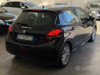 Usata Peugeot 208 Allure 82 CV (60 kW) 2017 Nero Utilitaria