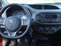 Usata Toyota Yaris Cool 72 CV (52 kW) 2019 Rosso Berlina