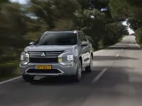 Nuova Mitsubishi Outlander Inform 306 CV (225 kW) 2026 Argento SUV