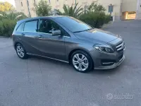 Käytetty Mercedes B180 Executive 109 HP (80 kW) 2019 Harmaa Tila-auto