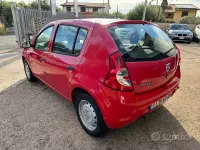 Usata Dacia Sandero 75 CV (55 kW) 2009 Rosso Berlina