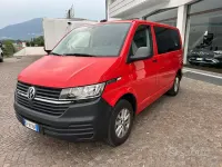Usata VW Caravelle Trendline 150 CV (110 kW) 2024 Rosso pastello Furgone