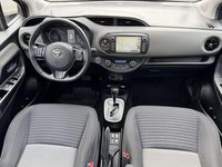 Usata Toyota Yaris Hybrid Active 73 CV (53 kW) 2017 Grigio Berlina