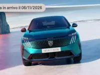 Nuova Peugeot e-3008 GT 103 kW (141 CV) 2025 Argento SUV