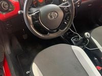 Usata Toyota Aygo 69 CV (50 kW) 2015 Rosso Utilitaria