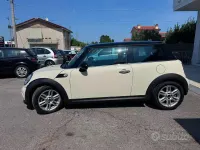 Usata Mini Cooper D 111 CV (81 kW) 2011 Beige Utilitaria