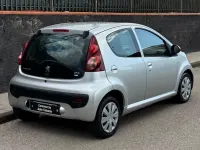 Usata Peugeot 107 68 CV (50 kW) 2012 Argento Utilitaria
